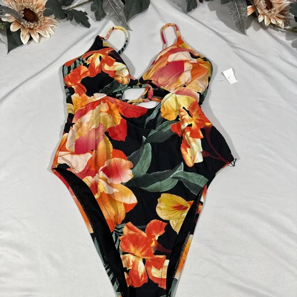 NEW $36 Shade & Shore [ Large ] Front Key hole One Piece Swimsuit Floral‎